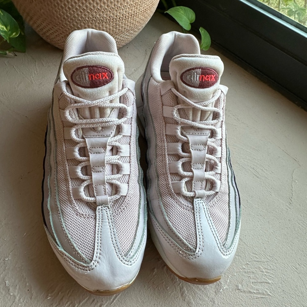 NIKE Women’s Air Max 95 Baby Pink Color Mesh Leather Collection Athletic size 8
